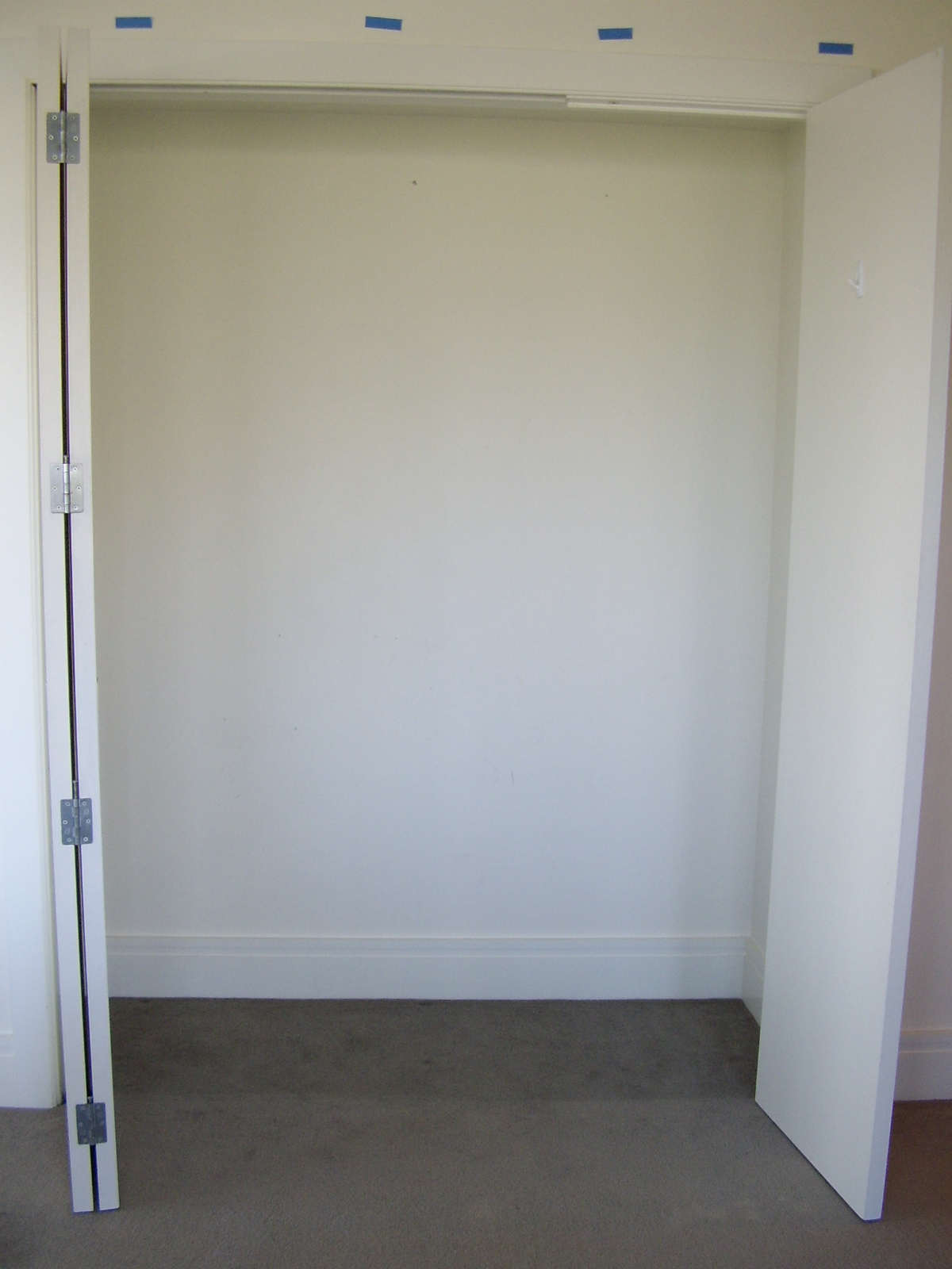 apartment laundry_before.jpg